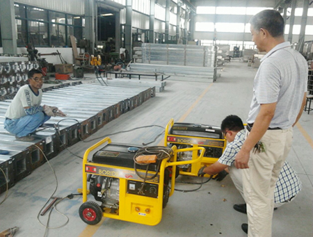 览岳赴上海远东厨房设备工程有限公司安装发电电焊两用机